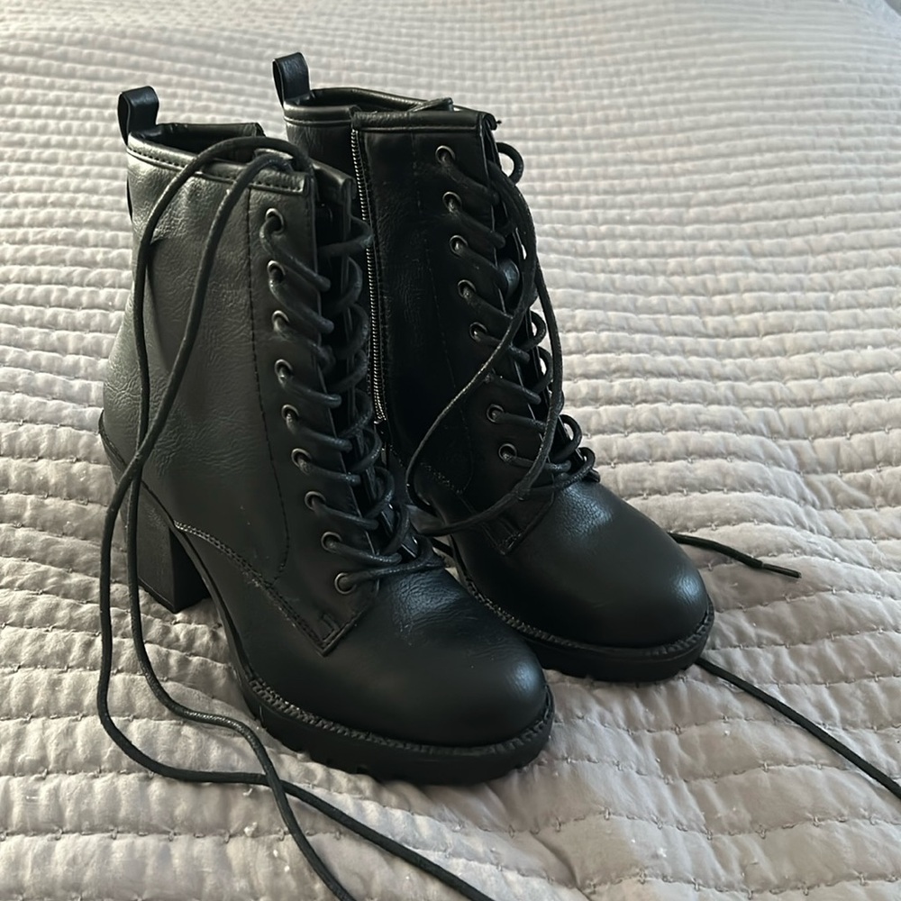 Black heeled boots